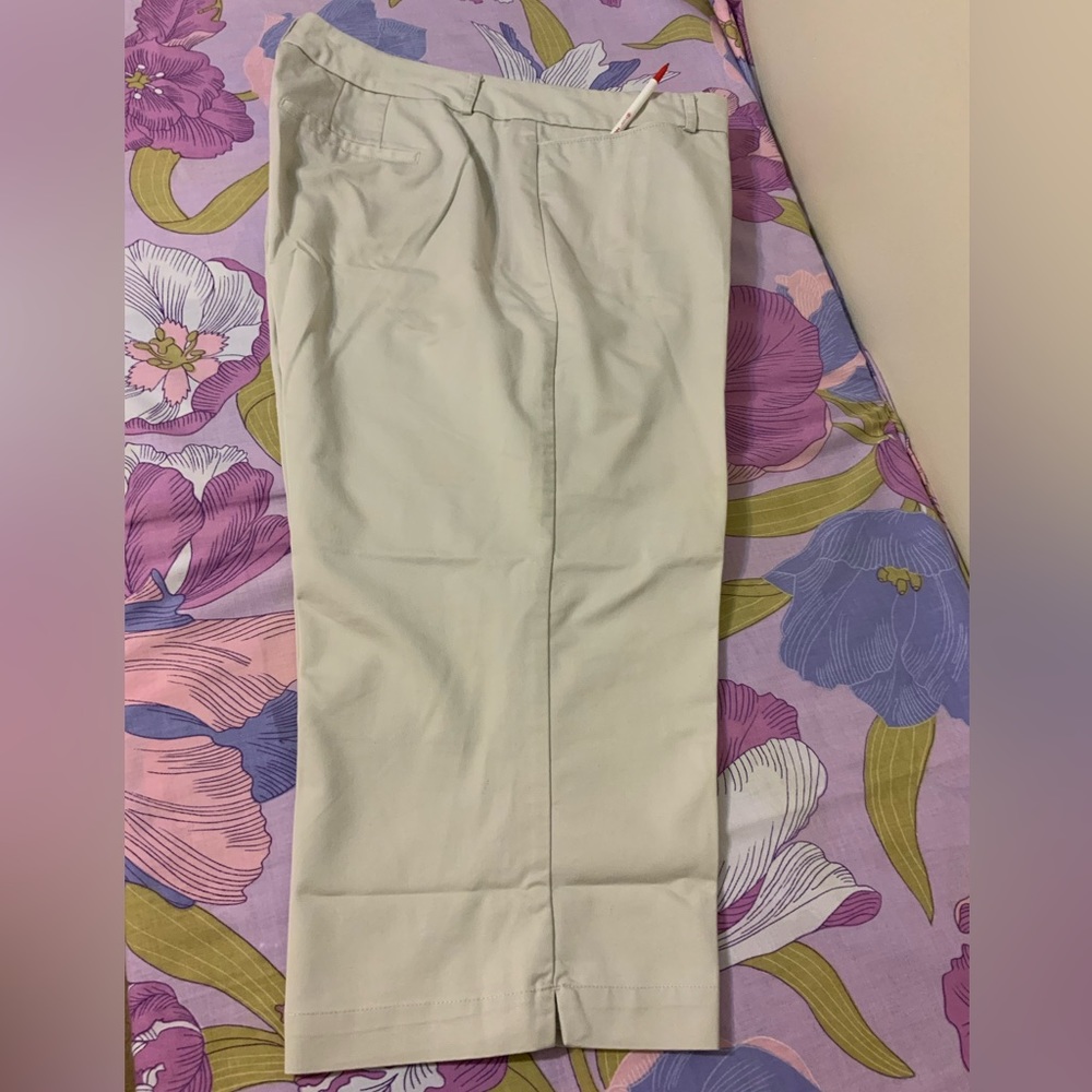 EUC Dockers Woman Trousers Ivory Capris